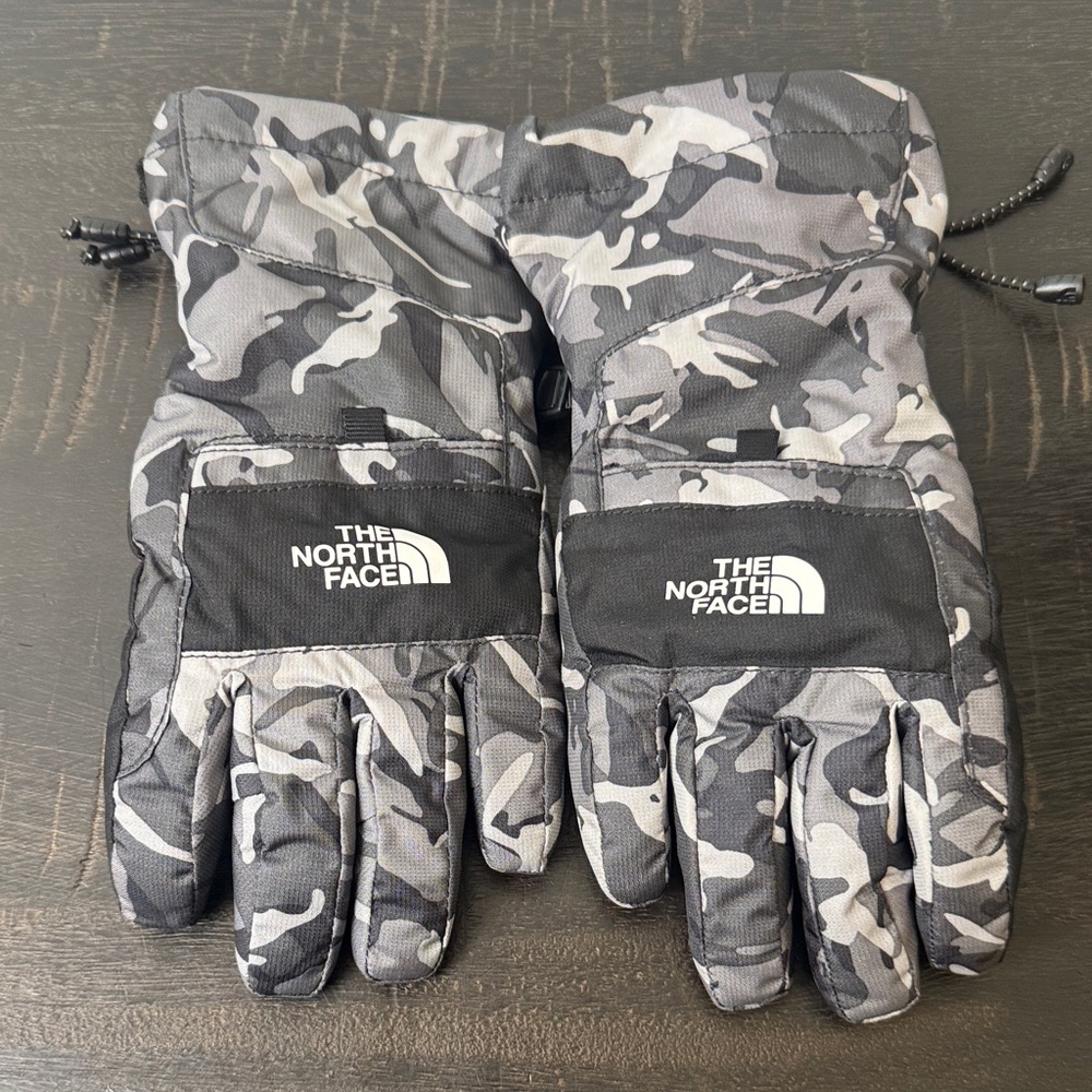 The North Face you montana Black and Gray Camouflage Gloves small